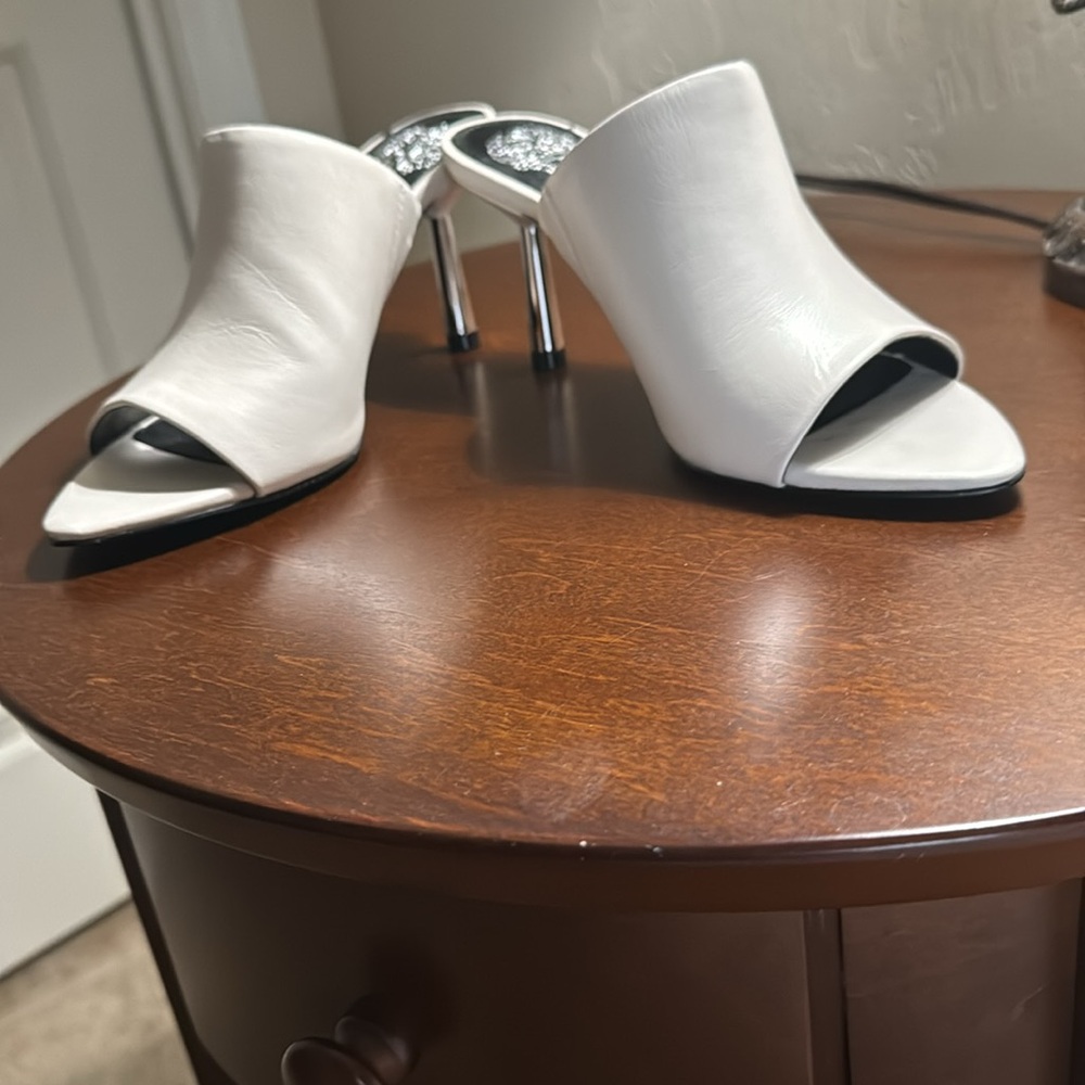 Selling Vince Camuto slip on dress shoe, size 6med 361/2. - Picture 3 of 5